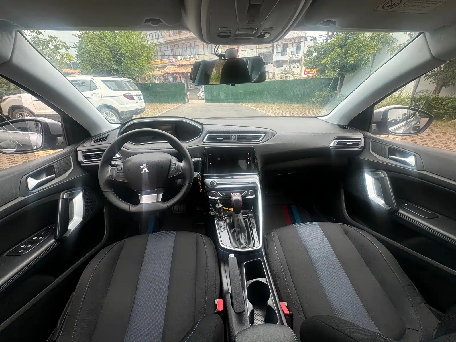 صورة 10 - Peugeot 308