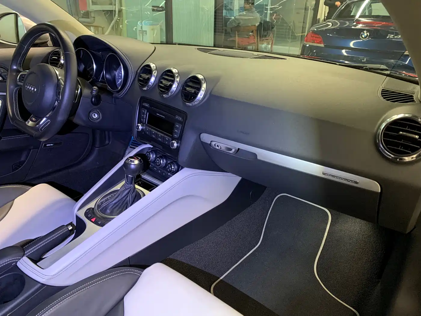 Audi TTS 2011 Model TTS Coupe 2.0TFSI quattro фото 12