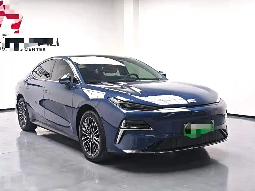 Geely Galaxy Galaxy Xingyao 8 2025 130km EM-i Premium Edition фото 3
