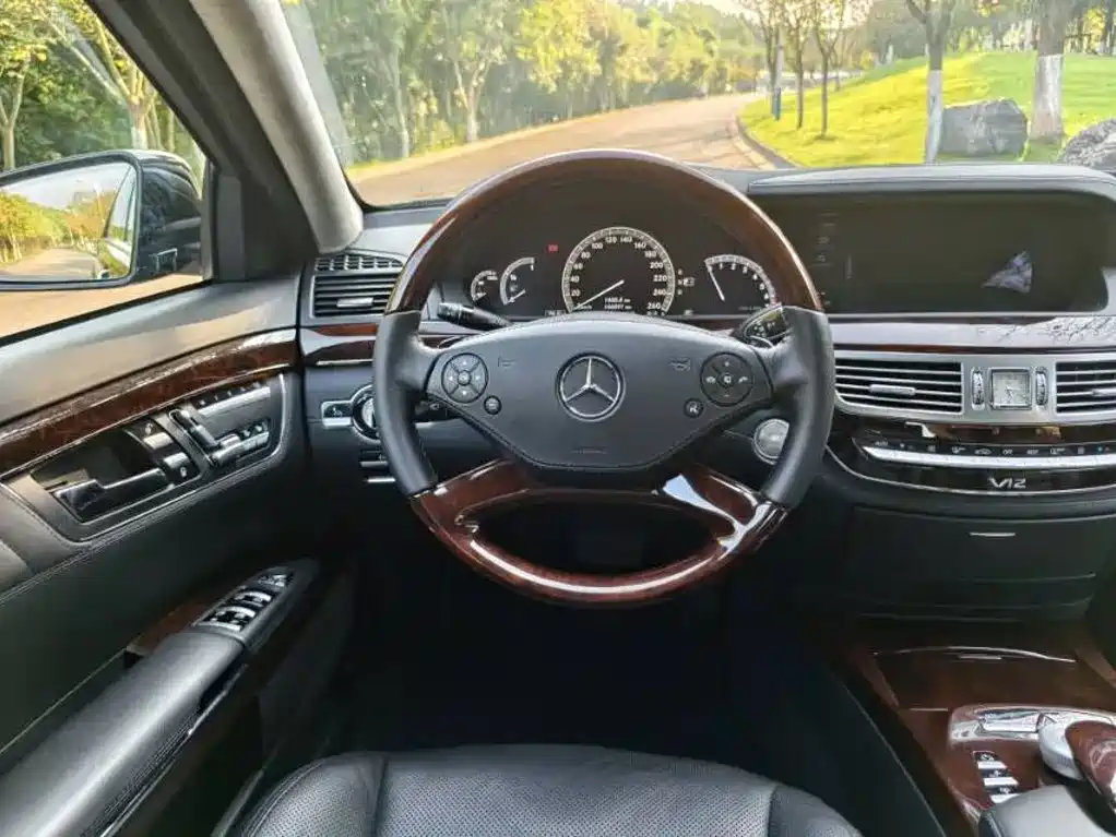 Фото 15 - Mercedes-Benz S-Class