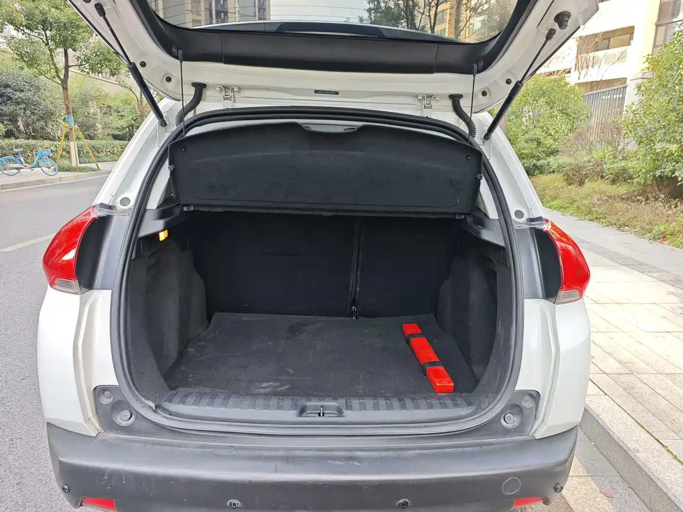 Peugeot 2008 2014 1.6L Automatic Trend Edition фото 21