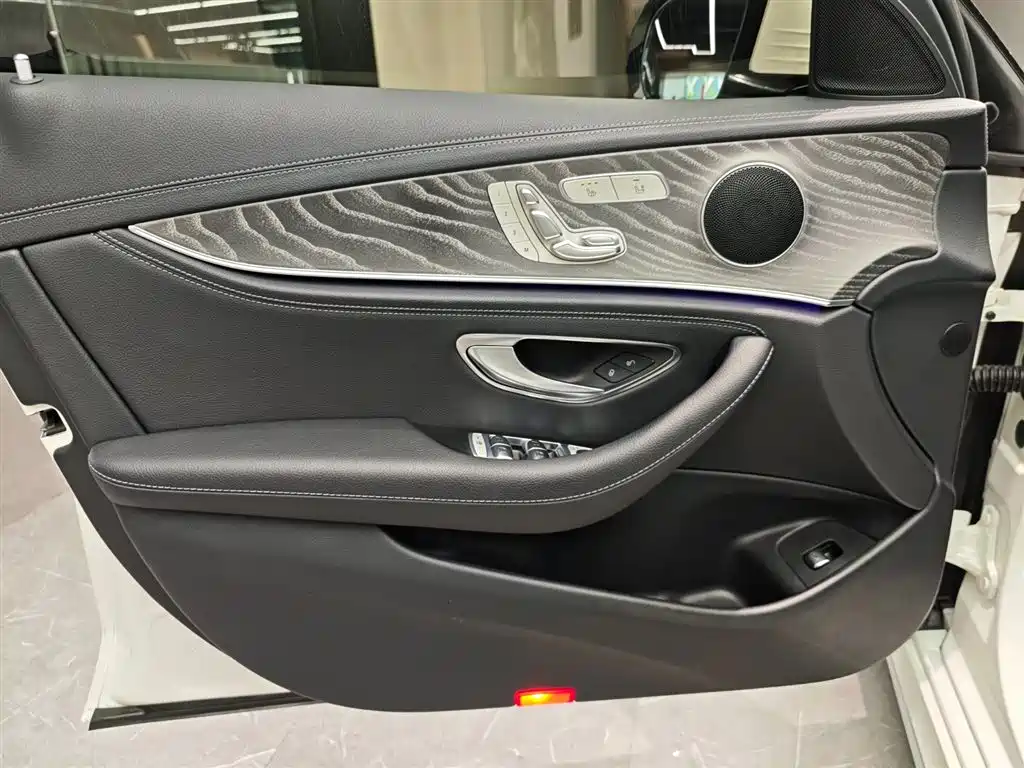 Mercedes-Benz E-Class 2020 E 300 L Sport Fashion Model фото 5