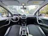 Photo 11 - Peugeot 2008