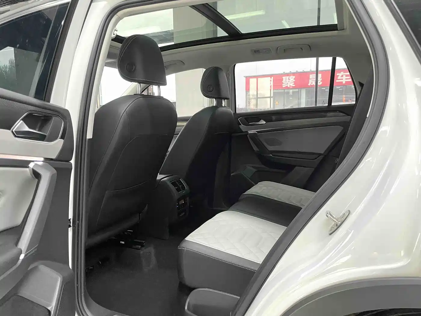 Volkswagen Tayron 2023 280TSI 2WD Luxury Plus Advanced Edition фото 7