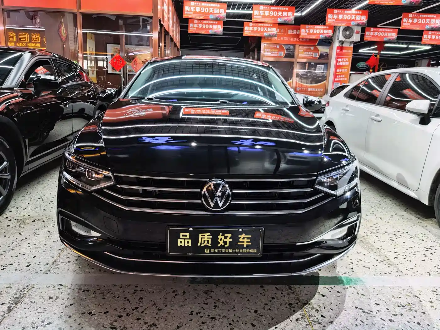 Volkswagen Magotan 2023 Model 2 Million Commemorative Edition 330TSI DSG Luxury фото 3