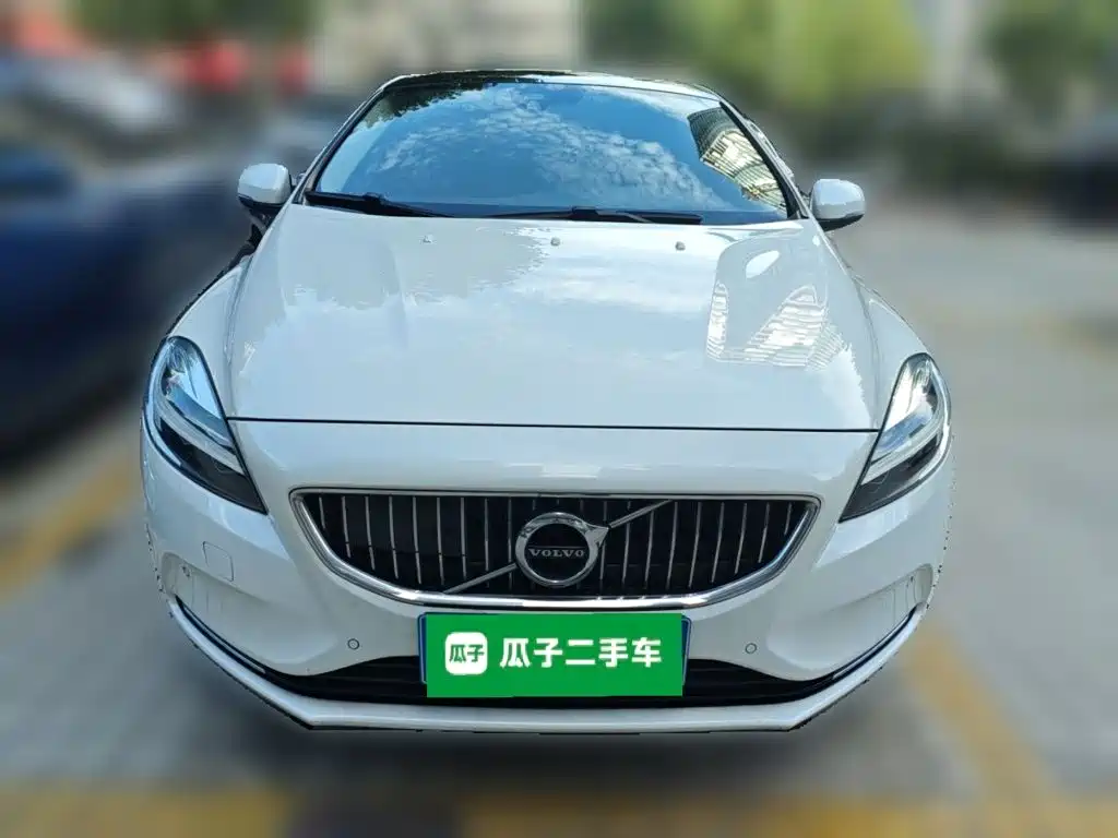 Volvo V40 2018 2018 T3 R-Design Edition