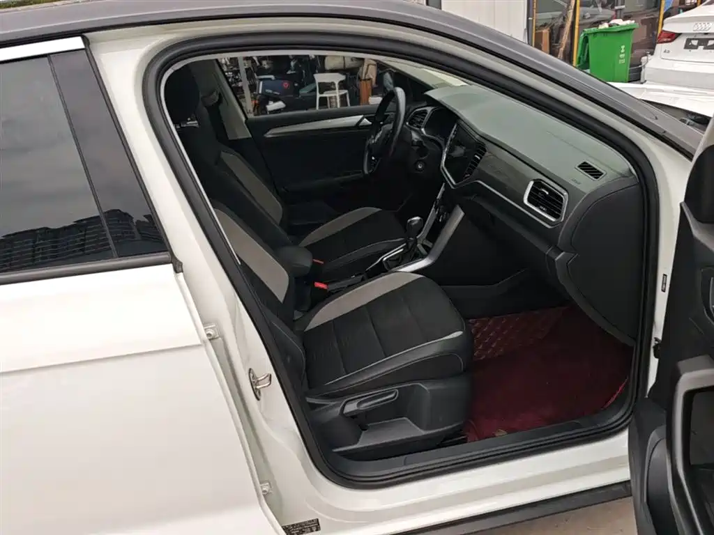 Volkswagen T-ROC 2018 230TSI DSG 2WD Progressive China VI фото 25