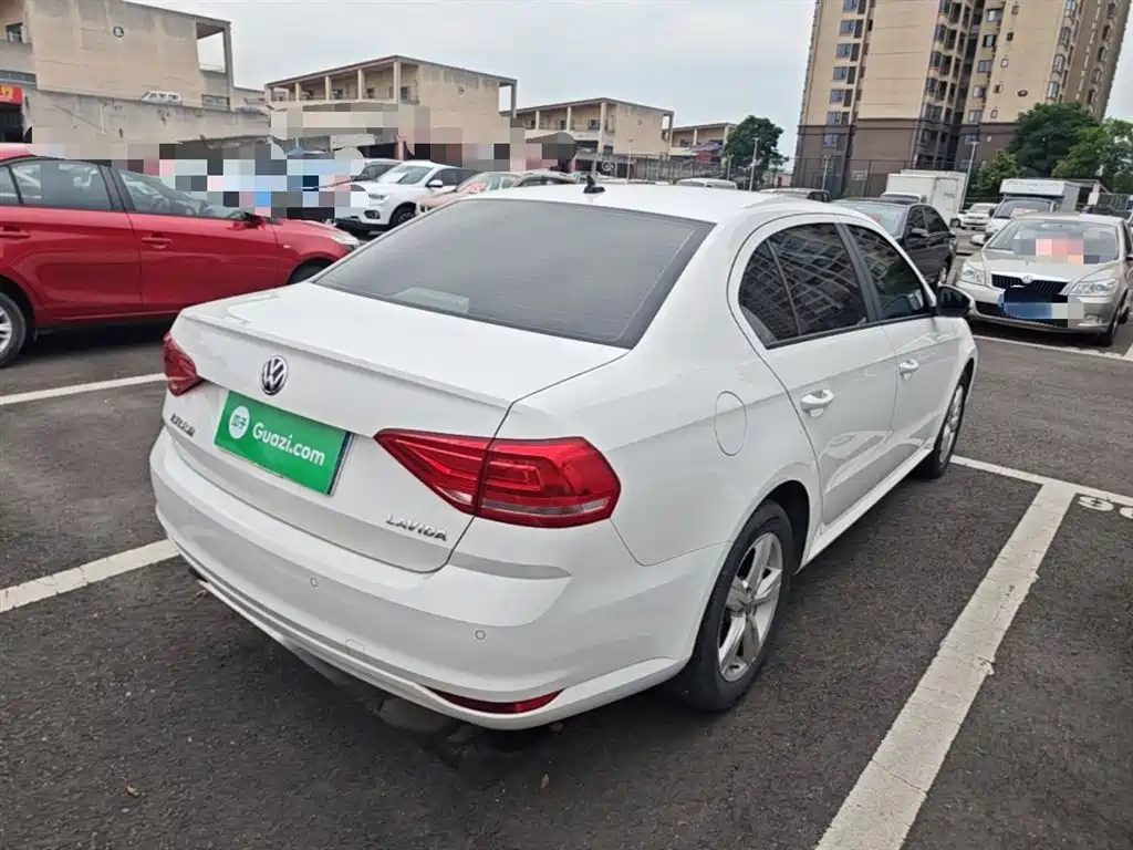Volkswagen Lavida 2017 1.6L Manual Trend Edition фото 7