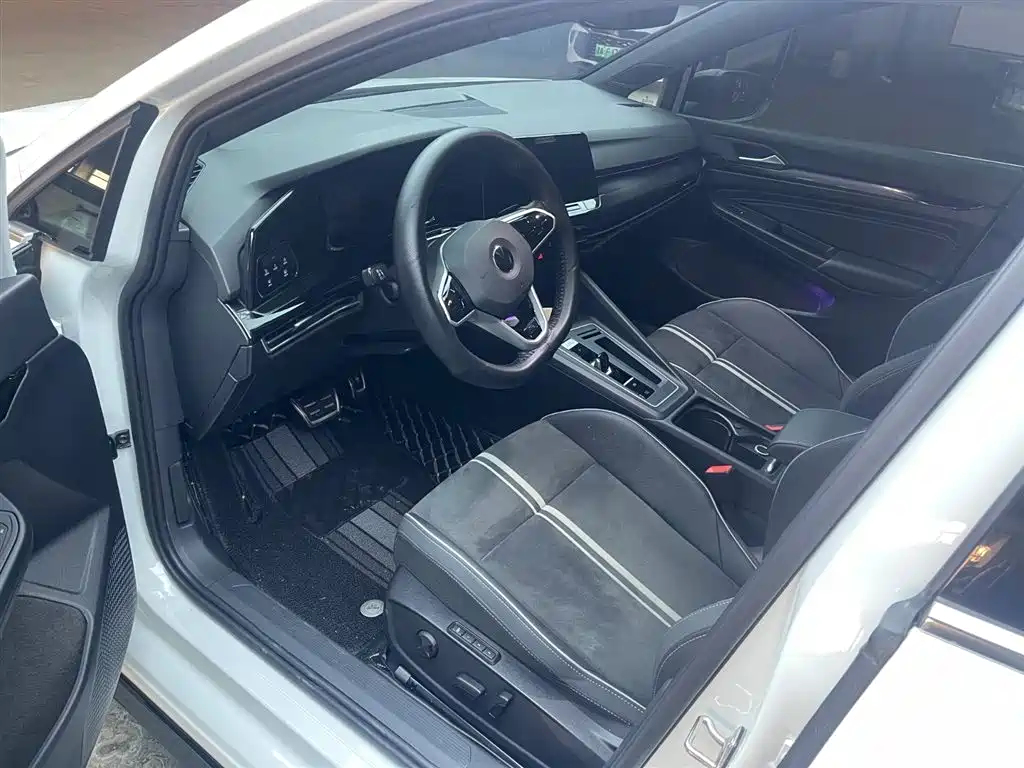 Volkswagen Golf 2021 280TSI DSG R-Line фото 17