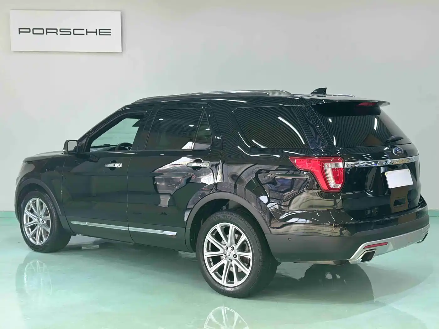 Фото 4 - Ford Explorer (Import)
