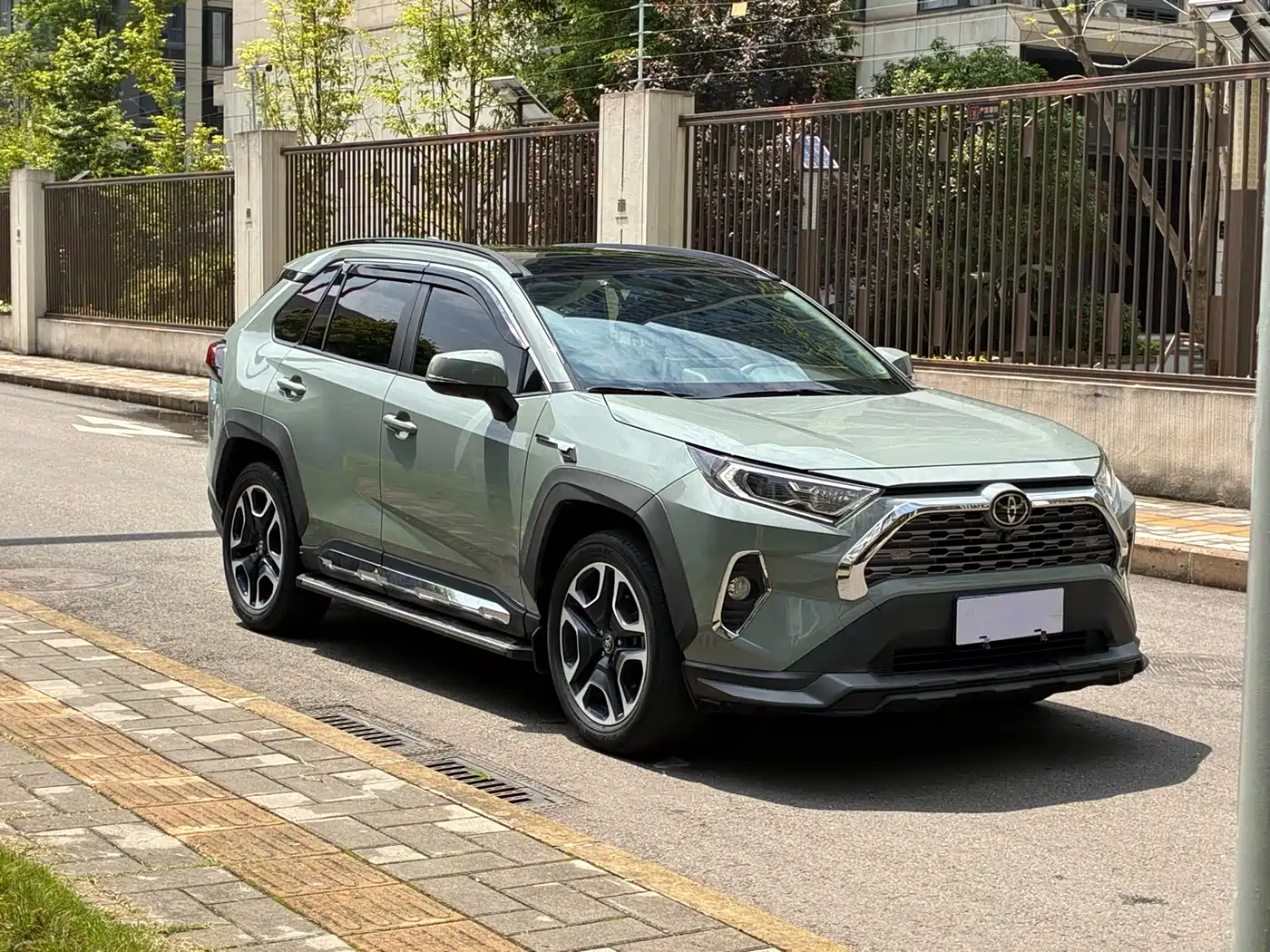 Toyota RAV4 Rongfang 2020 2.0L CVT 4WD Premium Edition фото 3