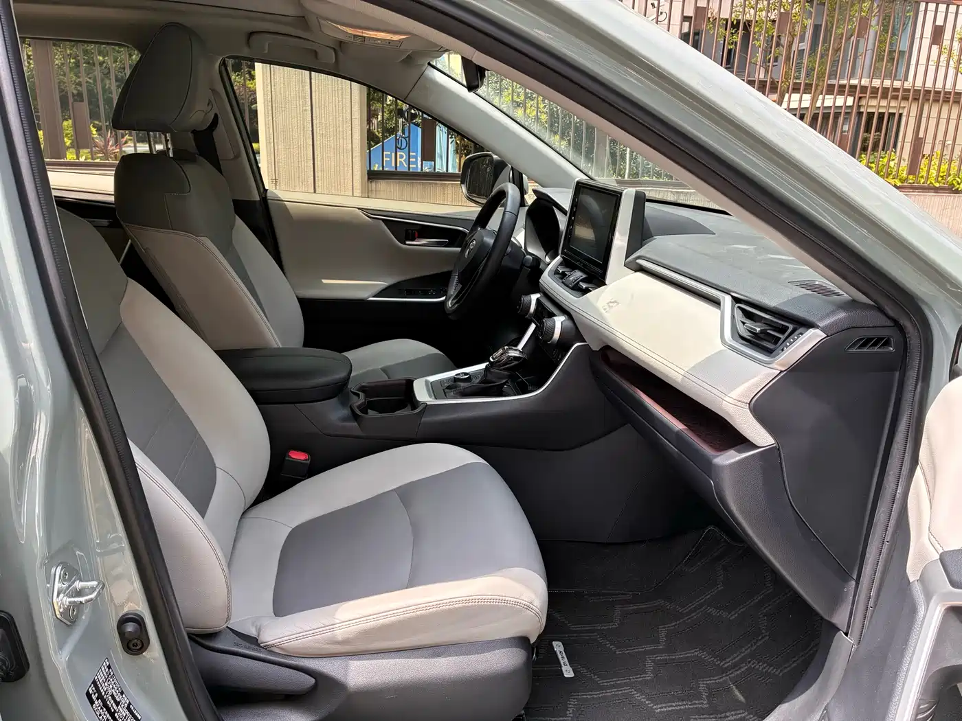 Toyota RAV4 Rongfang 2020 2.0L CVT 4WD Premium Edition фото 15