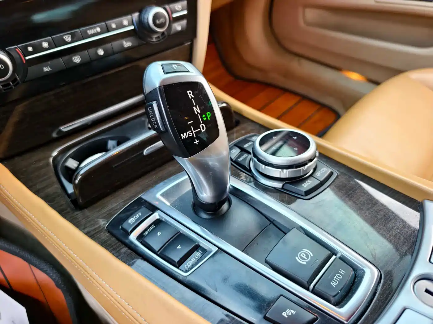 BMW 7 Series 2009 730Li Leading фото 7