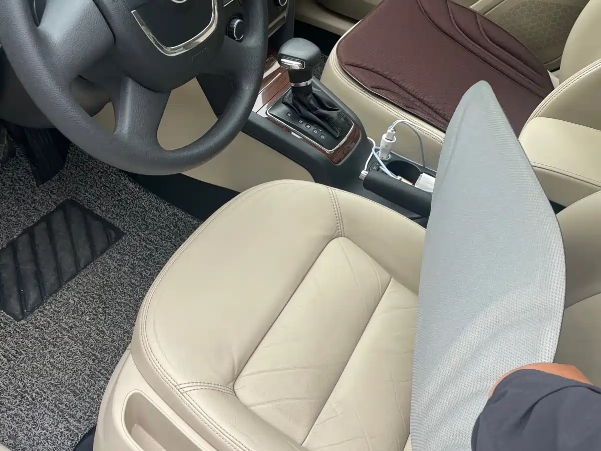 Škoda Octavia 2012 1.6L Auto Yijun Edition фото 7