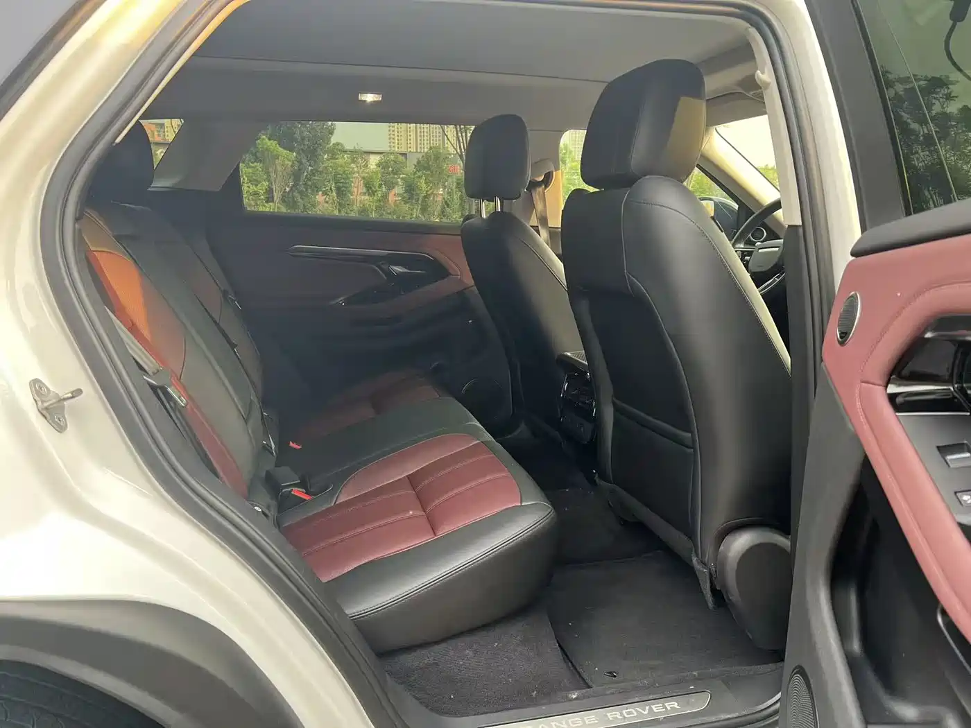Land Rover Range Rover Evoque 2022 Range Rover Evoque L 249PS R-Dynamic Luxury Edition фото 16