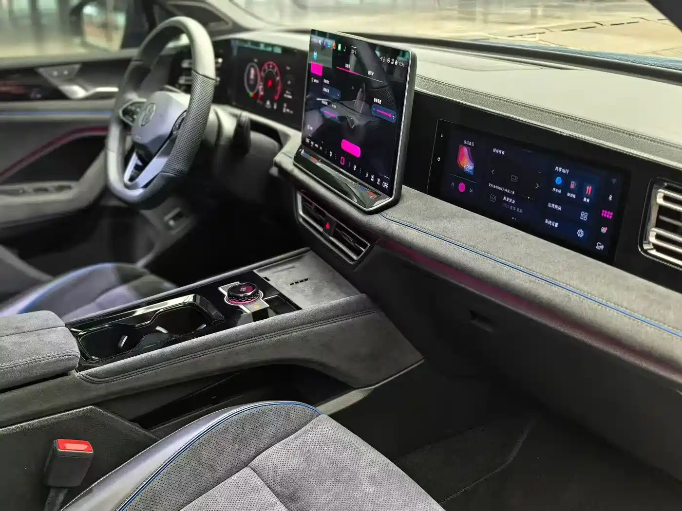 Volkswagen Tiguan L 2024 PRO 380TSI 4WD R-Line Premium Edition фото 5
