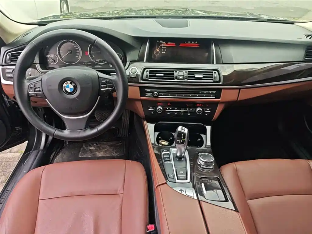 BMW 5 Series 2014 528Li Leading Edition фото 6