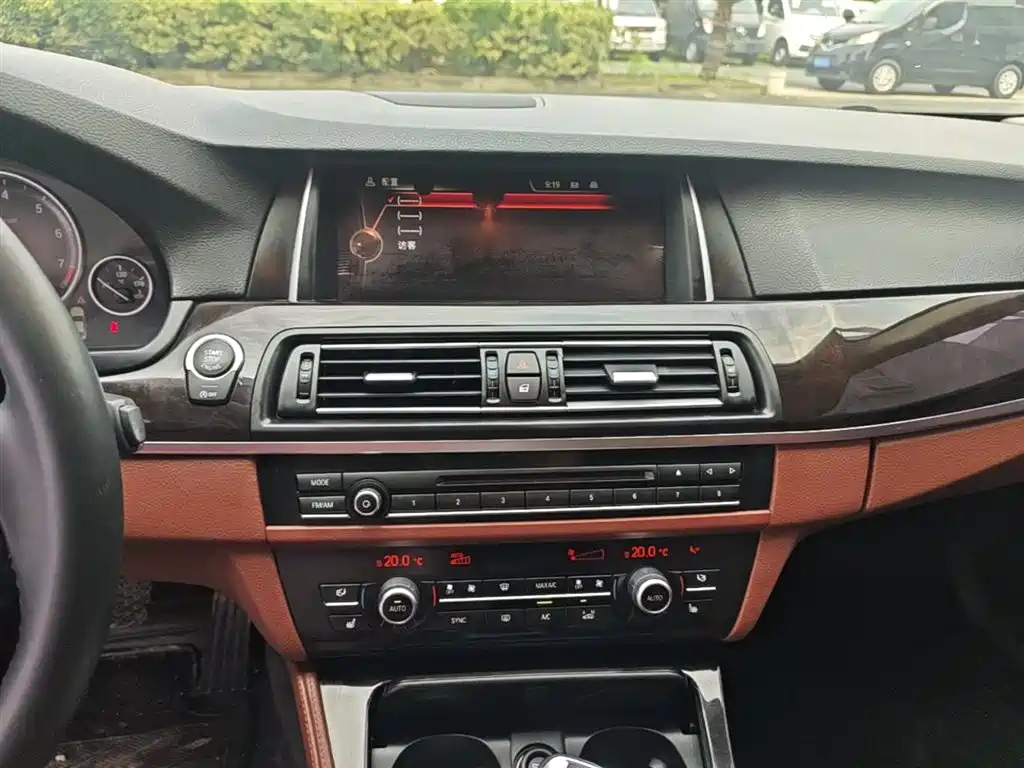 BMW 5 Series 2014 528Li Leading Edition фото 9