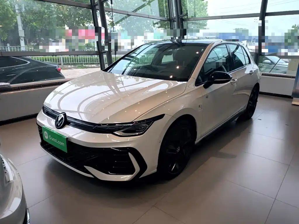 Volkswagen Golf 2025 300TSI R-Line