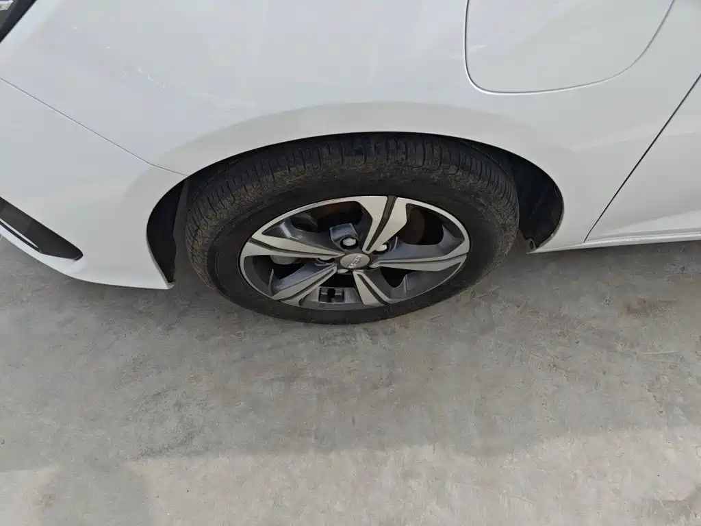 صورة 23 - Geely Emgrand L HiP