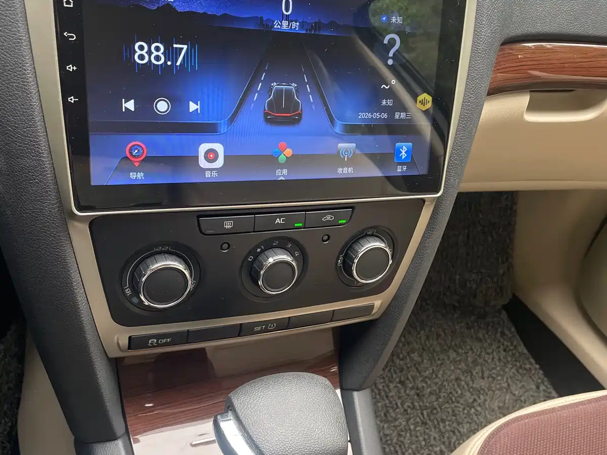 Škoda Octavia 2012 1.6L Auto Yijun Edition фото 4
