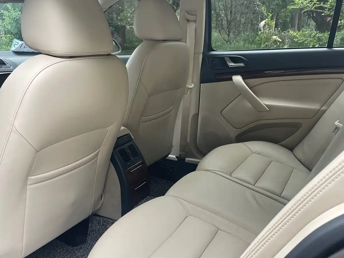 Škoda Octavia 2012 1.6L Auto Yijun Edition фото 8