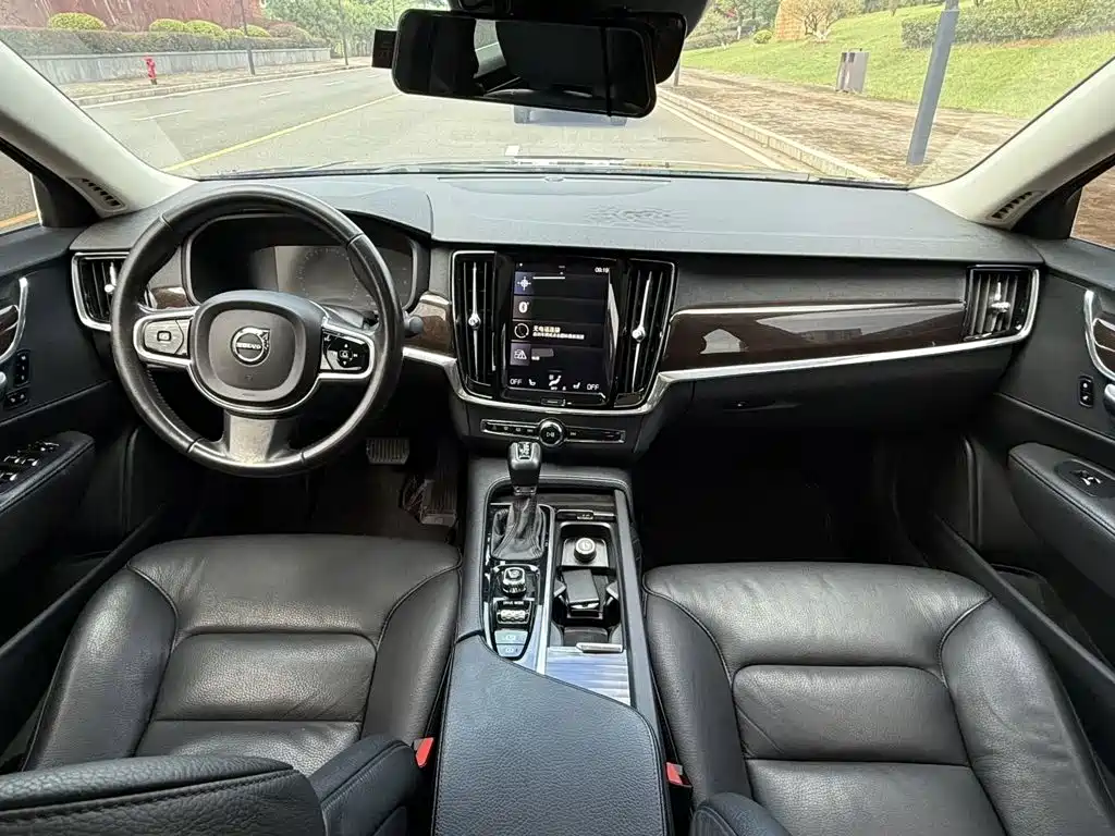 Фото 8 - Volvo S90