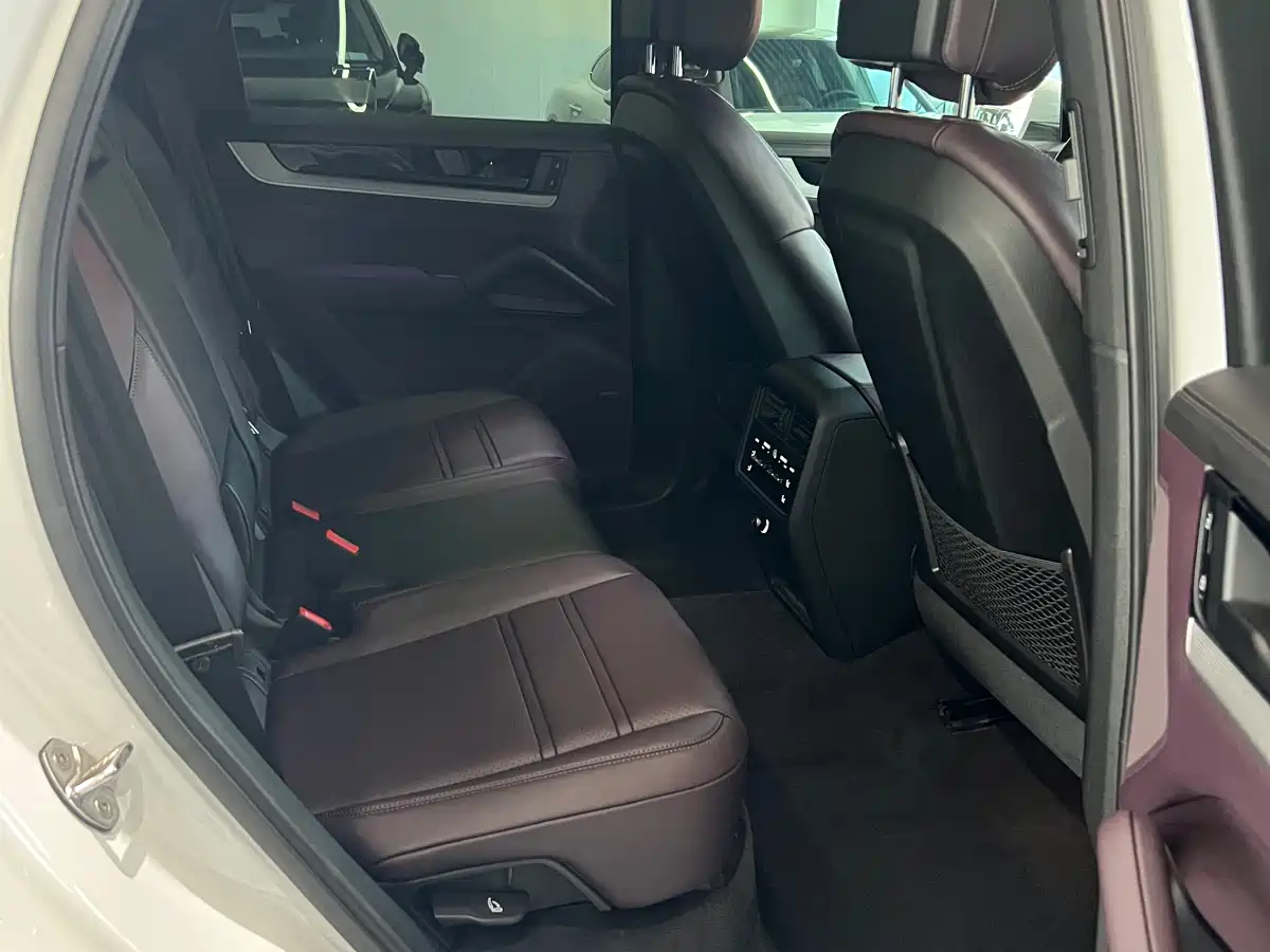 Photo 18 - Porsche Cayenne