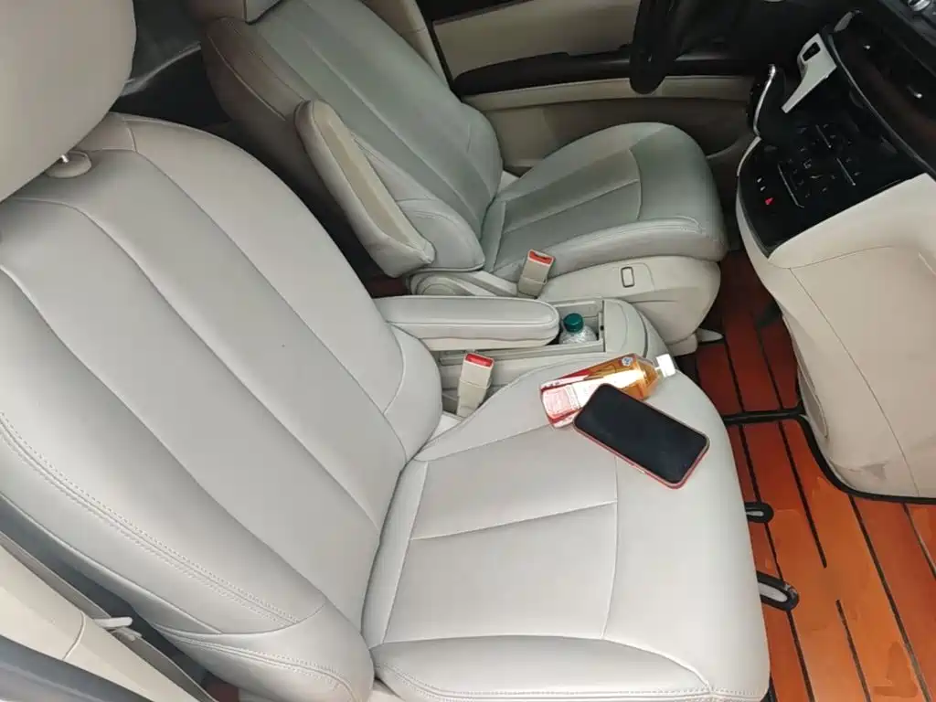Photo 25 - Buick GL8