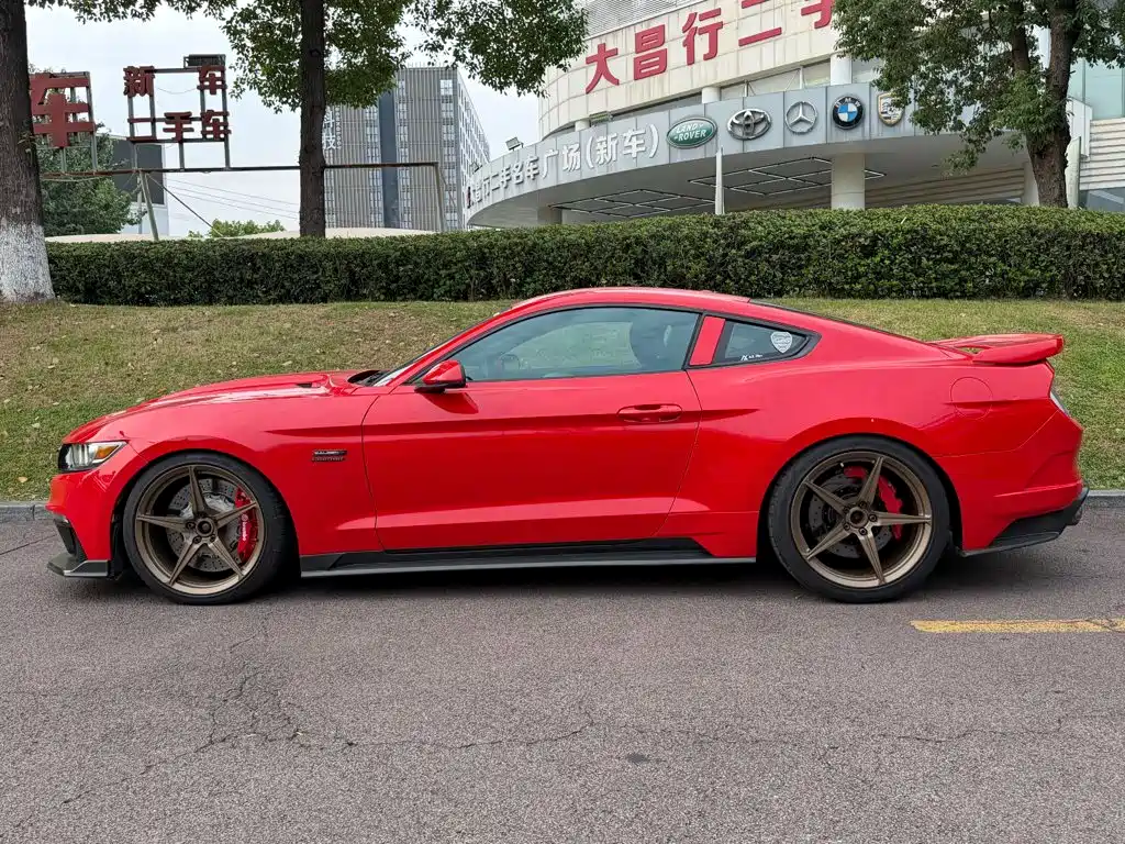 Фото 3 - Saleen Mustang