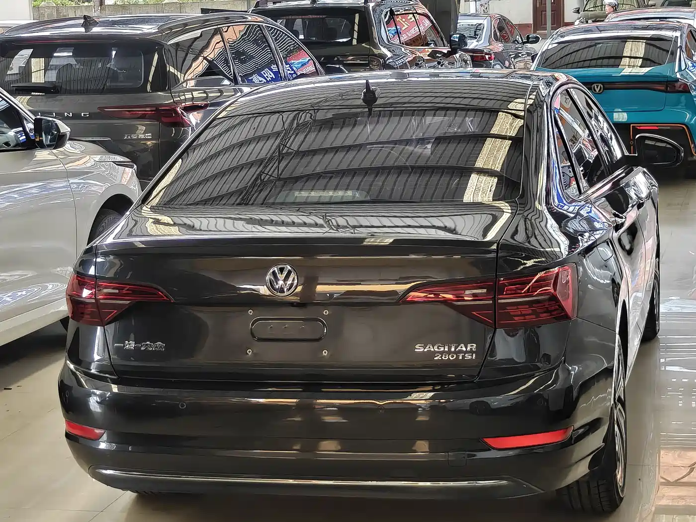 VOLKSWAGEN SAGITAR