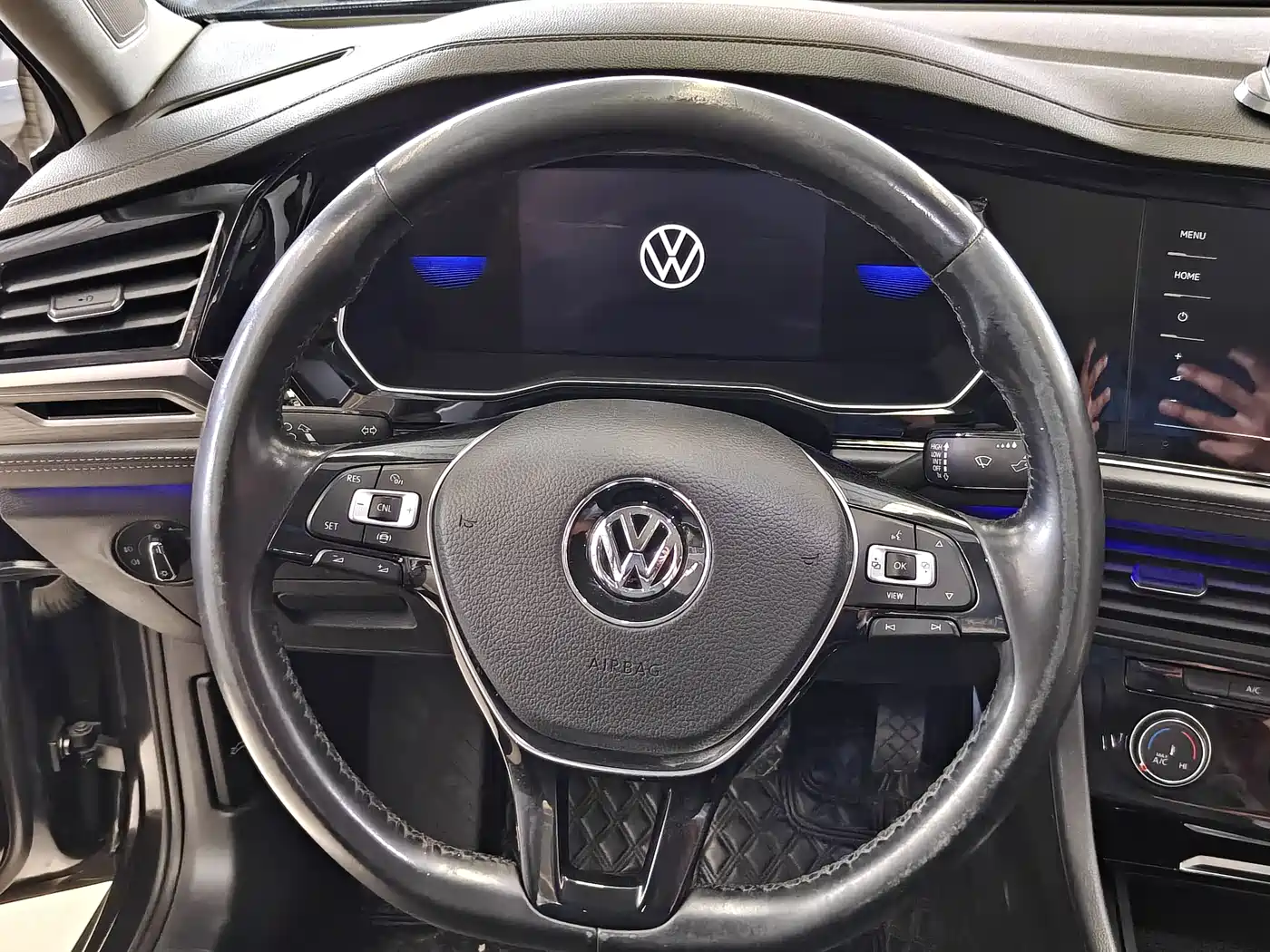 VOLKSWAGEN SAGITAR