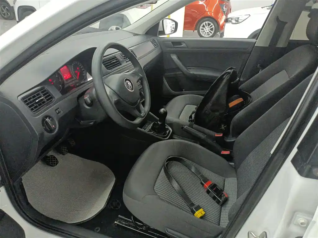 VOLKSWAGEN SANTANA