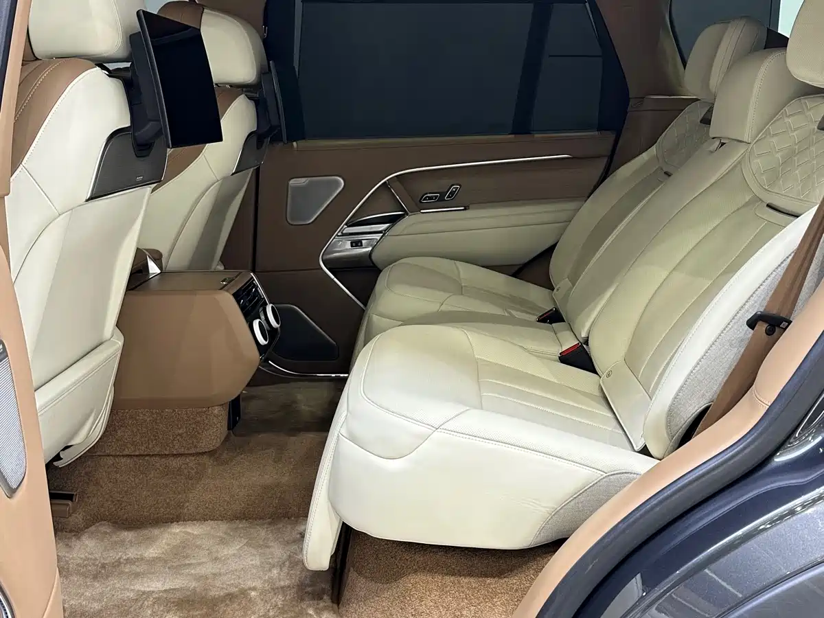 Land Rover Range Rover 2024 3.0 L6 400PS SV Honor Genesis Extended фото 17