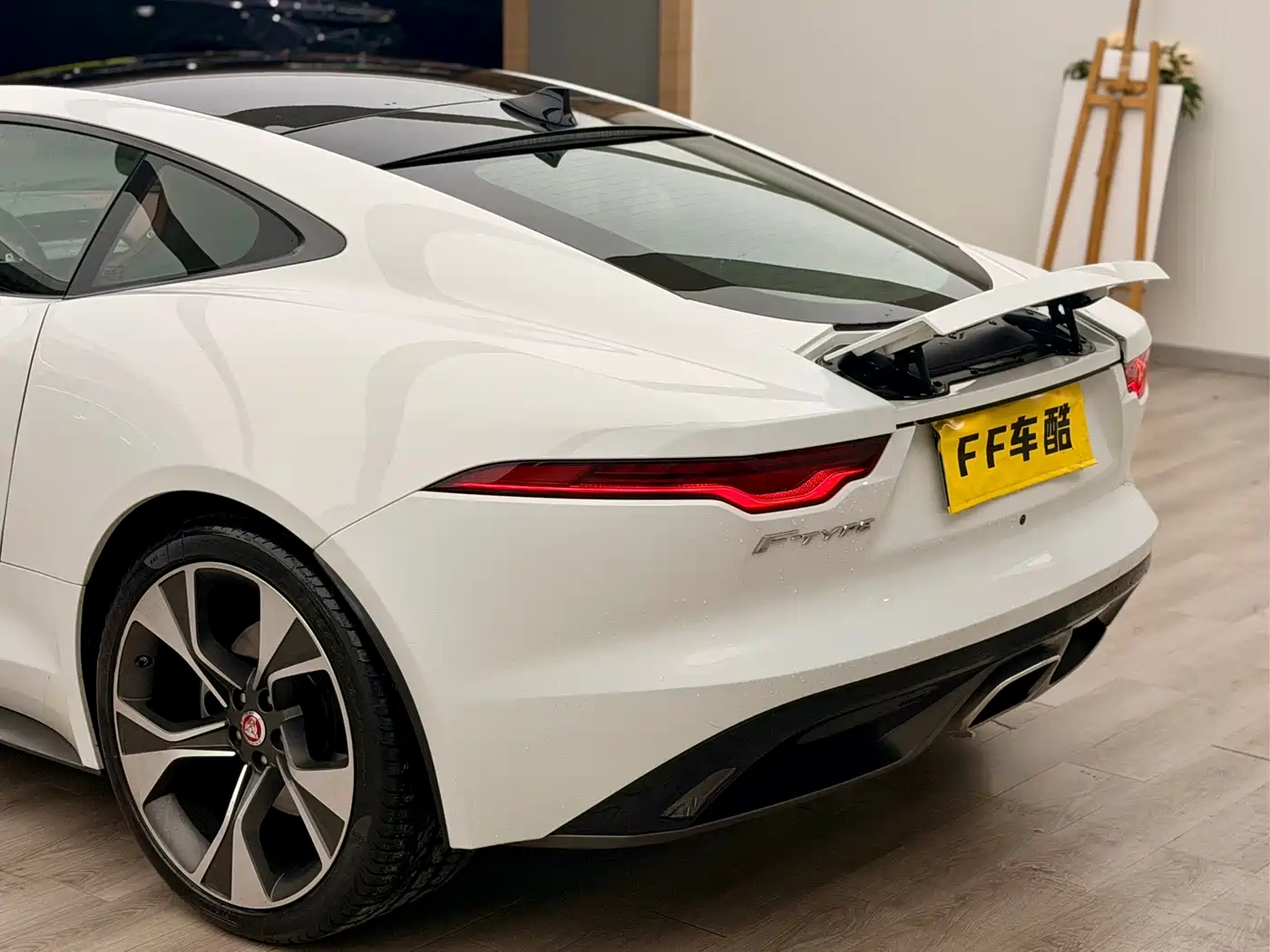 Jaguar F-TYPE 2022 P300 Hardtop R-DYNAMIC BLACK фото 7