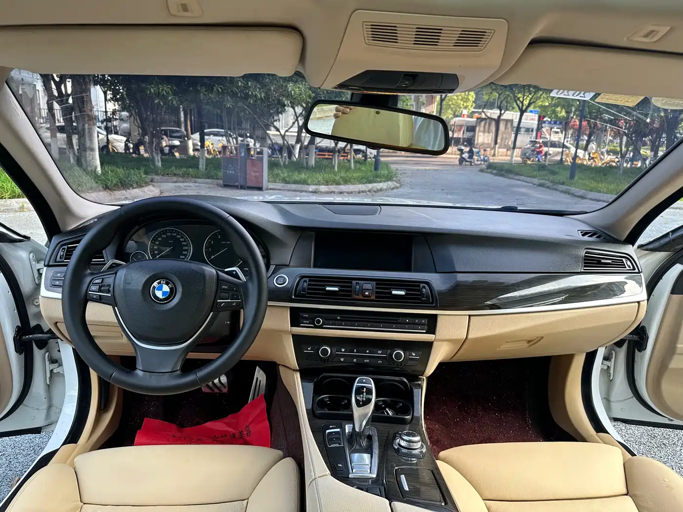 BMW 5 Series 2011 535Li Luxury фото 15
