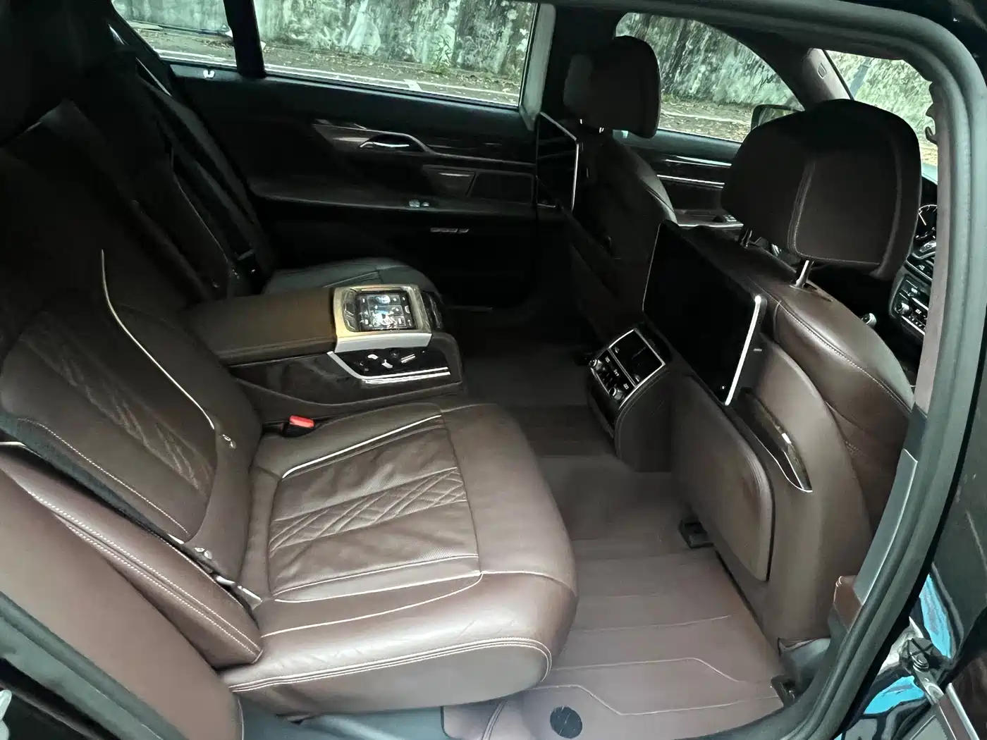BMW 7 Series 2017 740Li xDrive Luxury Edition фото 11