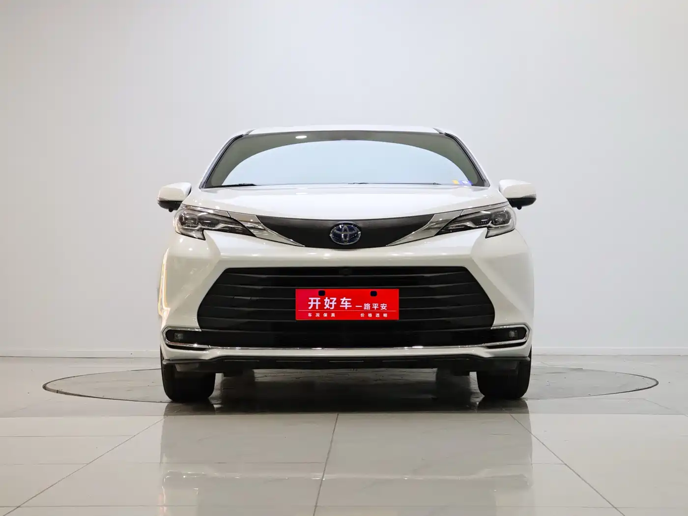 Toyota Sienna 2023 2.5L Hybrid Comfort Edition фото 2