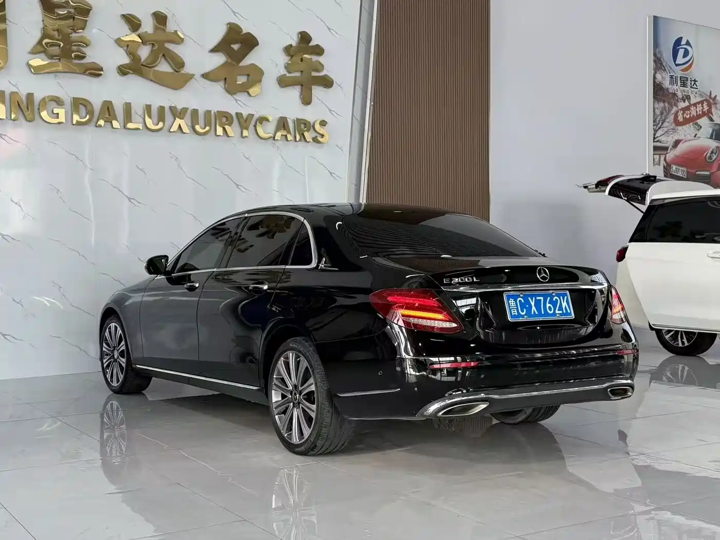 Photo 5 - Mercedes-Benz E-Class