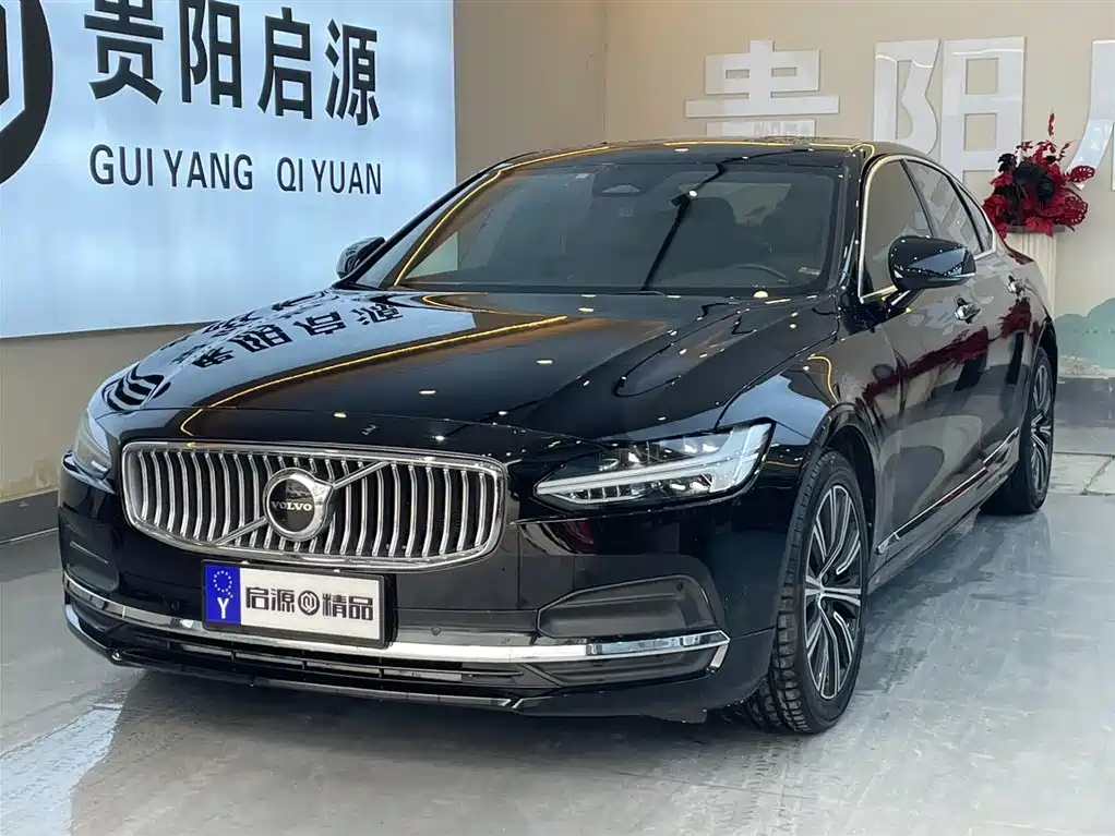 Volvo S90 2022 B5 Momentum Luxury Edition