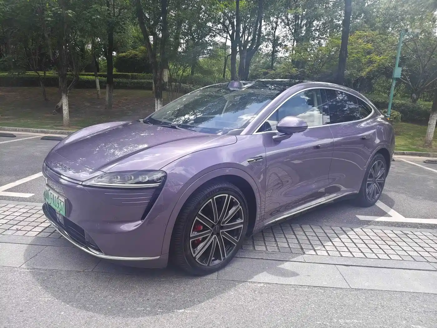 HIMA Luxeed R7 2025