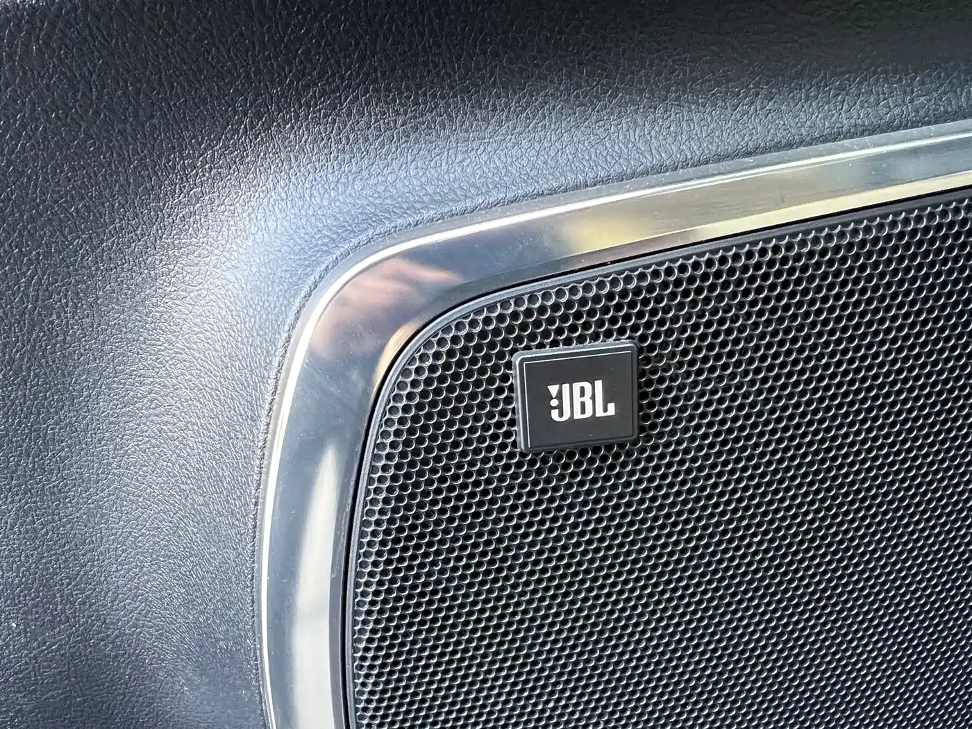 Toyota Vellfire 2019 Hybrid 2.5L HV Premium Edition фото 3