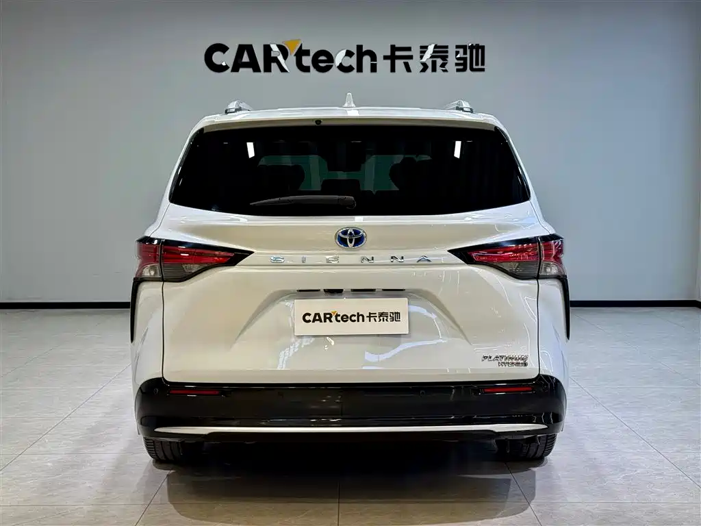 Toyota Sienna 2023 2.5L Hybrid Platinum Edition фото 5