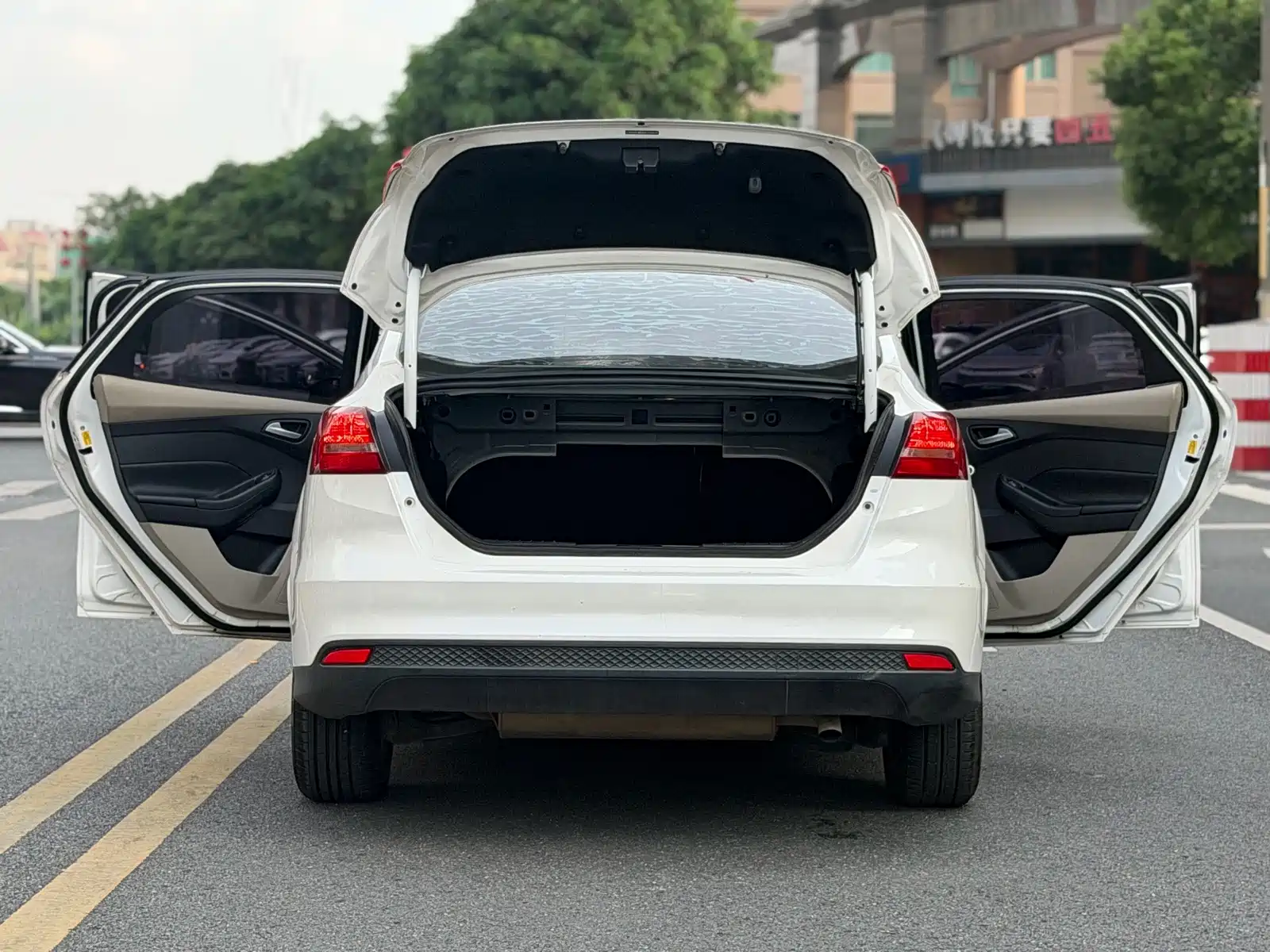 Photo 16 - Ford Focus