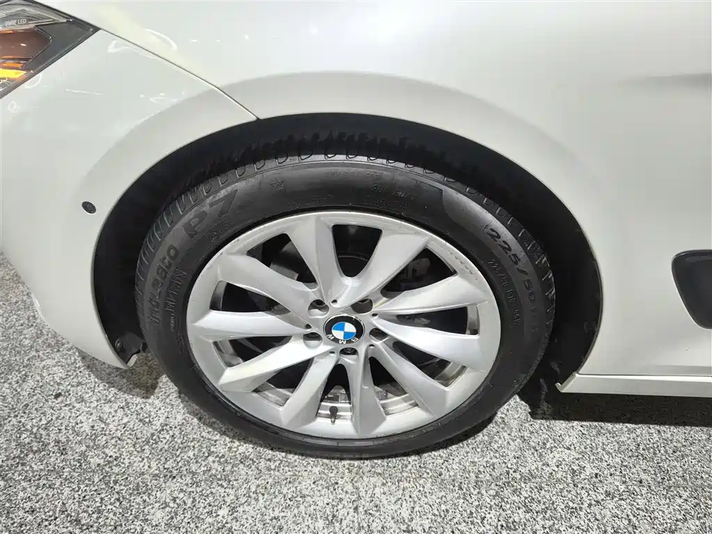 BMW 3 Series GT 2018 320i Fashion фото 23