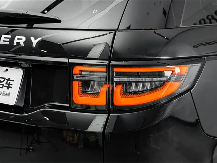 Land Rover Discovery Sport 2024 Luxury Custom Edition фото 9