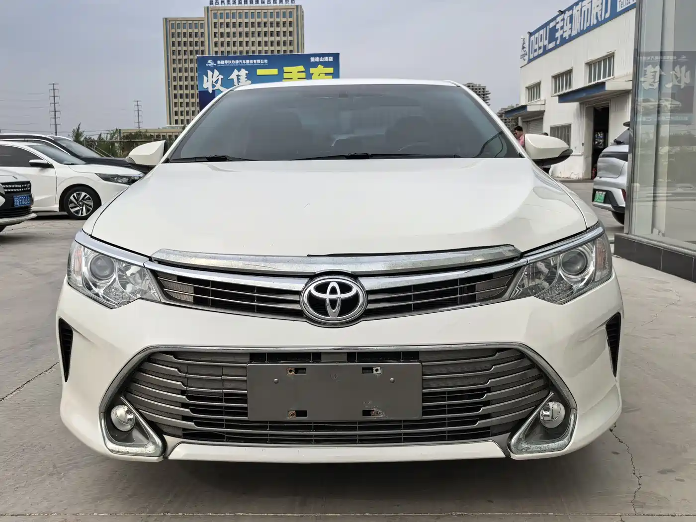 Toyota Camry 2016 2.0G 10th Anniversary Leading Edition фото 2