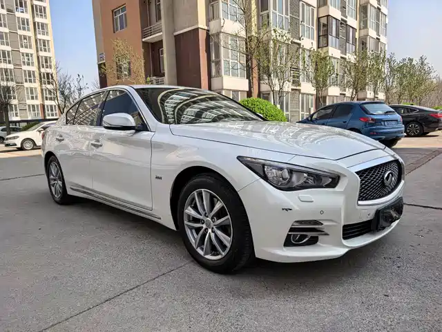 INFINITI Q50L