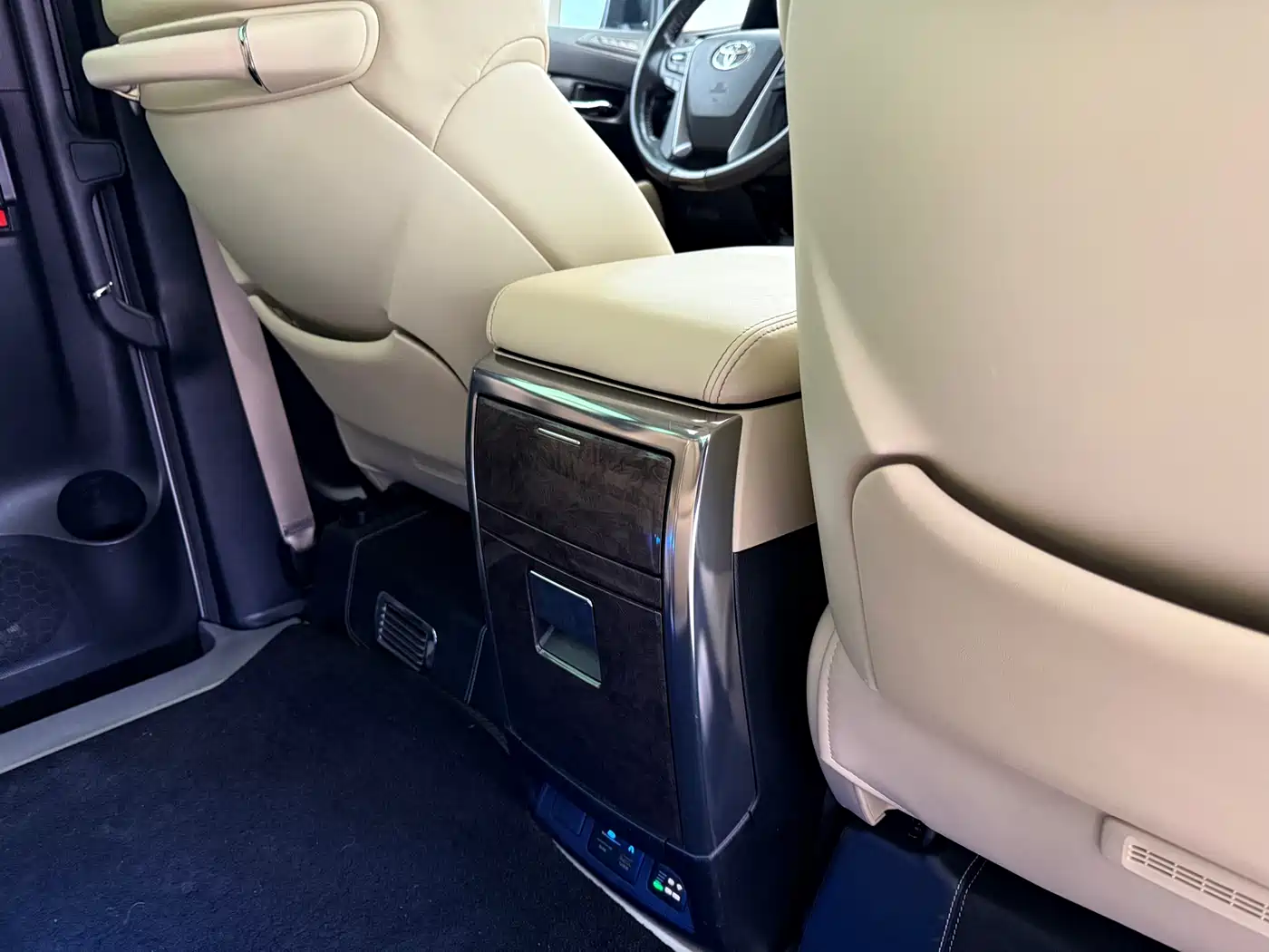 Toyota Vellfire 2020 Twin Engine 2.5L HV Premium Edition фото 13
