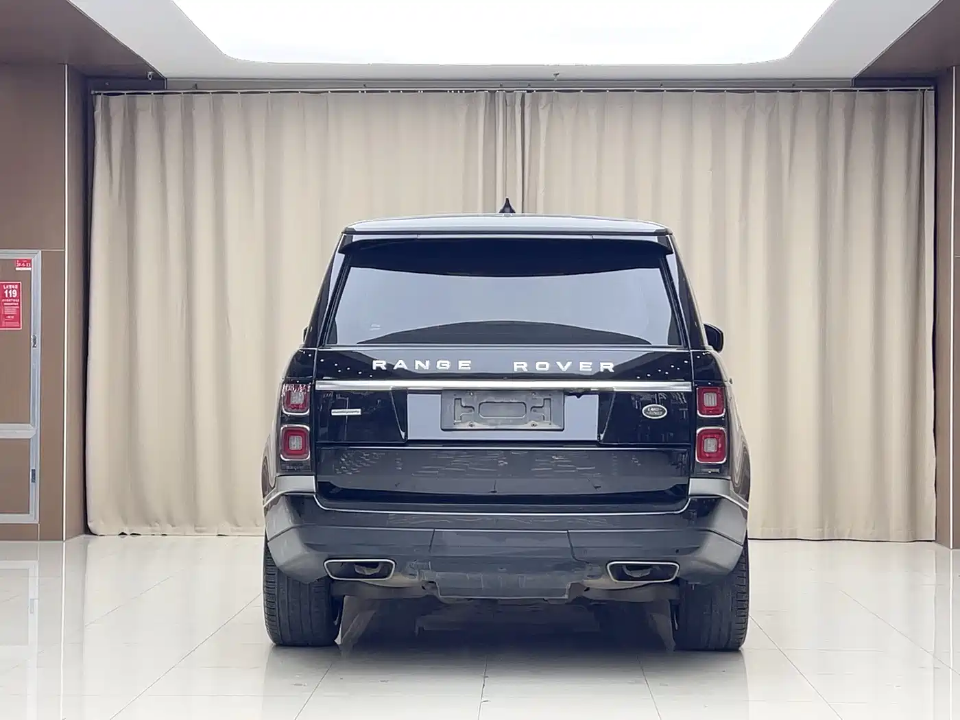 Land Rover Range Rover 2020 3.0 L6 Heritage Extended Edition фото 20